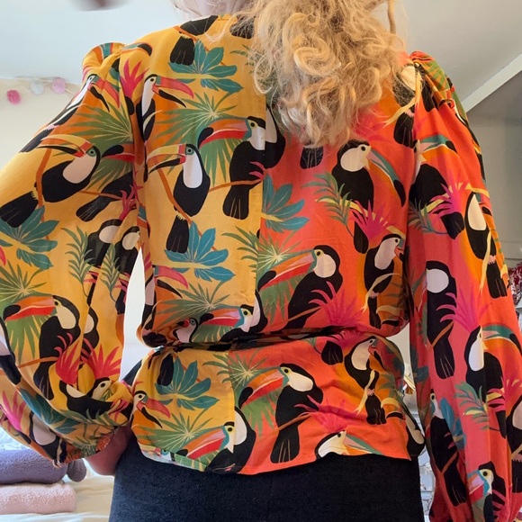 Discontinued FARM for Anthropologie Farm Rio Rainforest Wrap Blouse Toucans - Picture 3 of 12